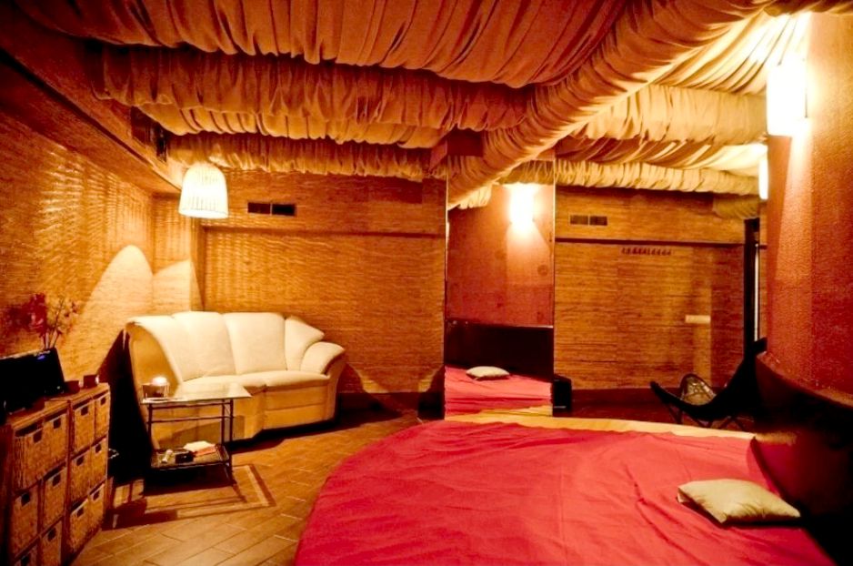 Interior 8